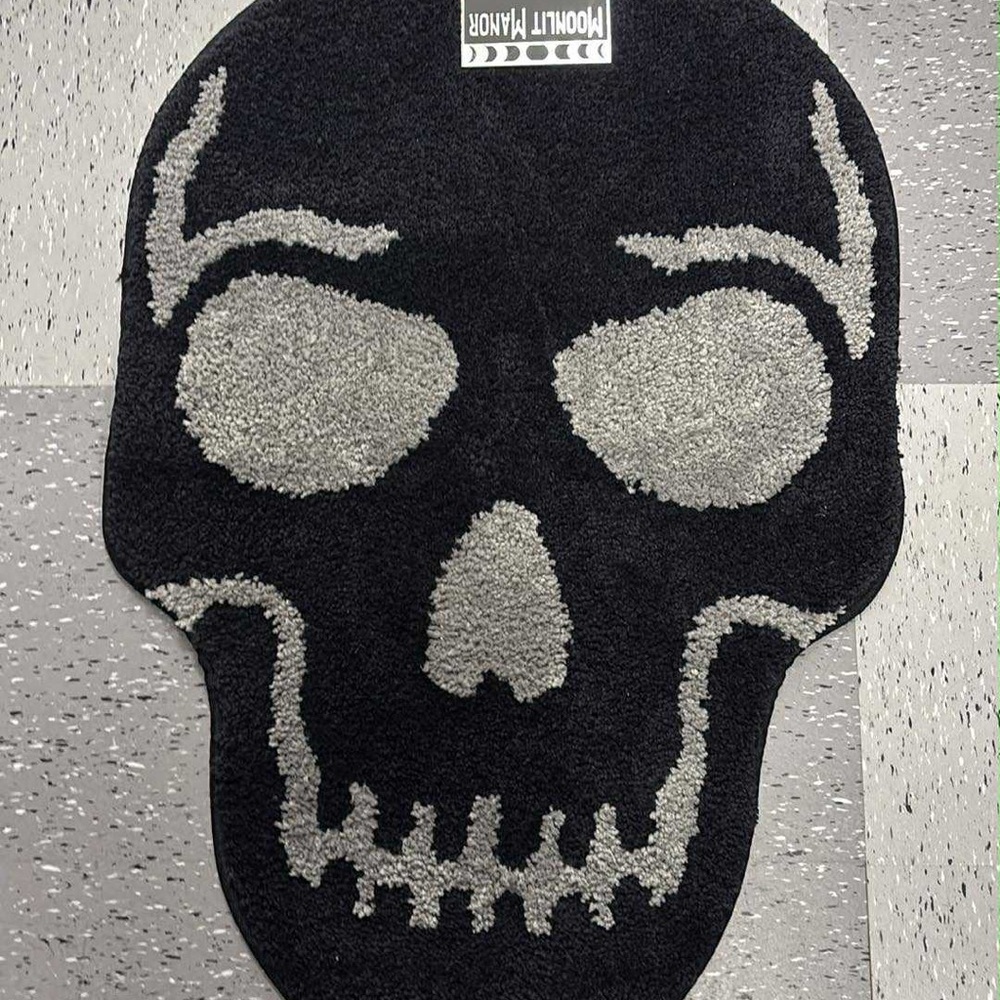Black and Gray Skull Rug 20”x 30”